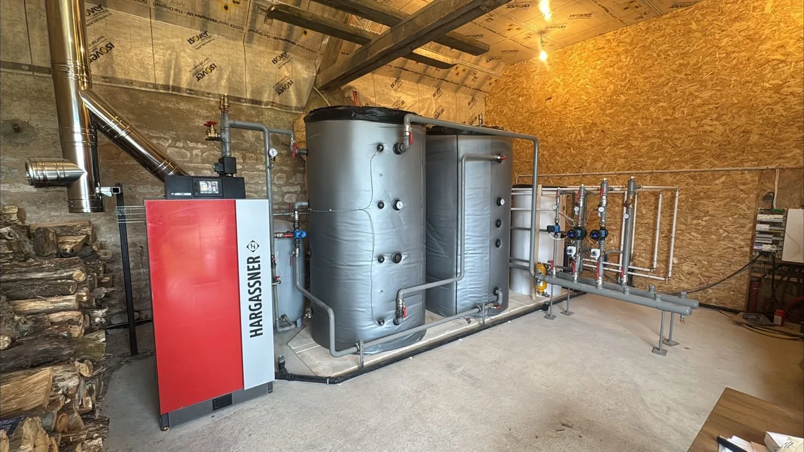 Afgewerkte biomassastookplaats in een kasteeldomein in Frankrijk